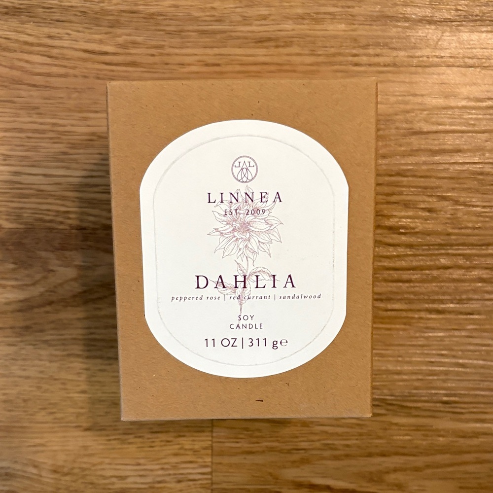 Linnea Dahlia Soy Candle - 11 oz